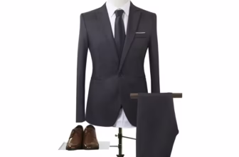 Fato Masculino de Negócios com um botão